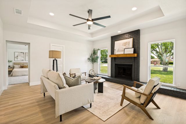 109 Shadow Drive, Red Oak, TX 75154
