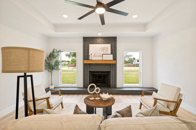 109 Shadow Drive, Red Oak, TX 75154