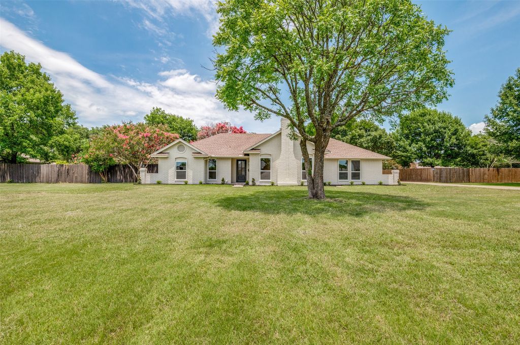 109 Shadow Drive, Red Oak, TX 75154