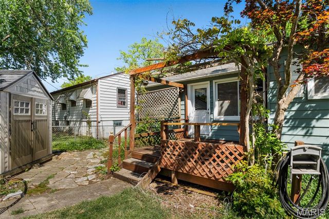 9208 Hallock Drive, St Louis, MO 63123