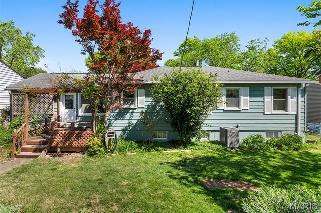 9208 Hallock Drive, St Louis, MO 63123