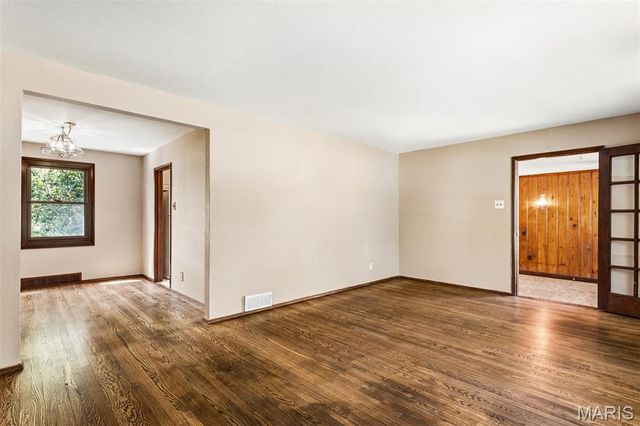 9208 Hallock Drive, St Louis, MO 63123