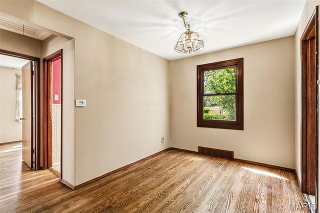 9208 Hallock Drive, St Louis, MO 63123