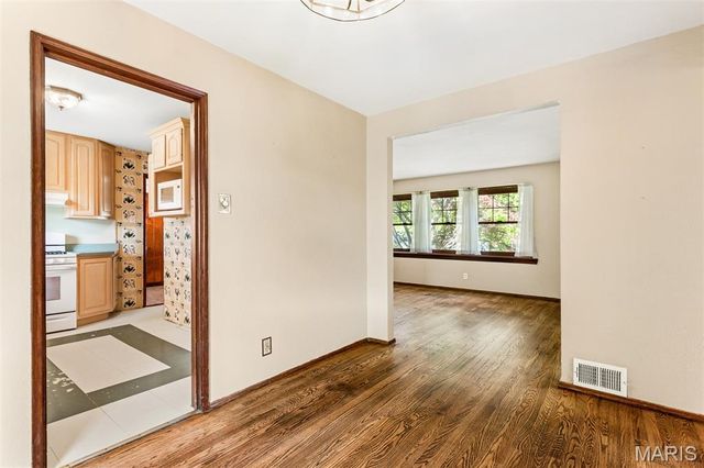 9208 Hallock Drive, St Louis, MO 63123