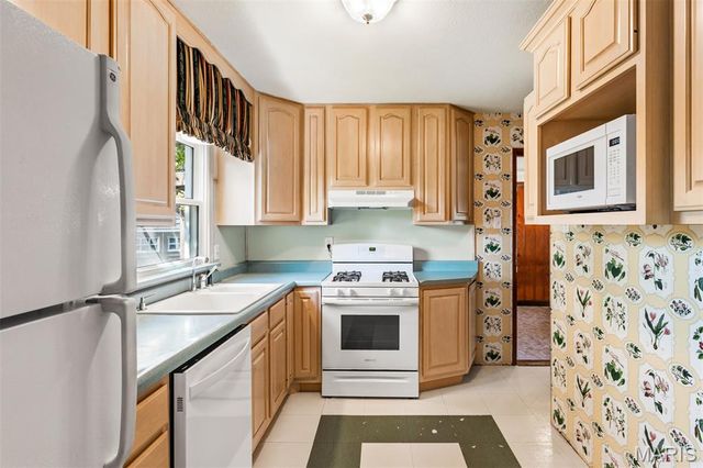 9208 Hallock Drive, St Louis, MO 63123
