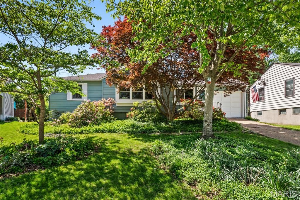 9208 Hallock Drive, St Louis, MO 63123