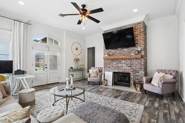 12540 S Lakeshore Dr, Walker, LA 70785