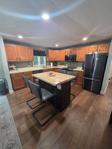 155 Hathaway St, Wareham, MA 02571
