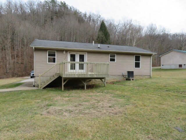 566 Lantern Way, Frenchburg, KY 40322