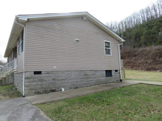 566 Lantern Way, Frenchburg, KY 40322