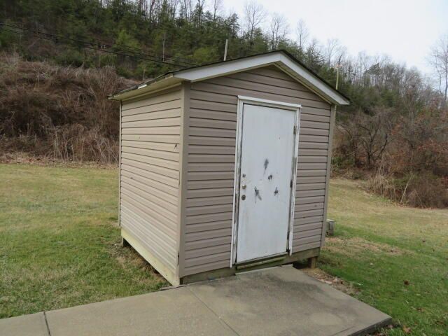 566 Lantern Way, Frenchburg, KY 40322