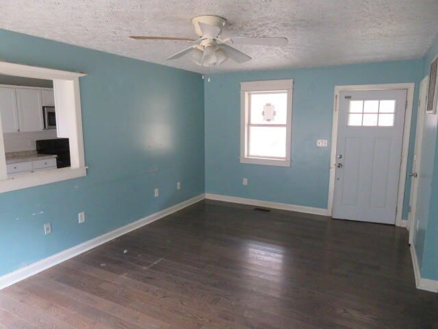 566 Lantern Way, Frenchburg, KY 40322