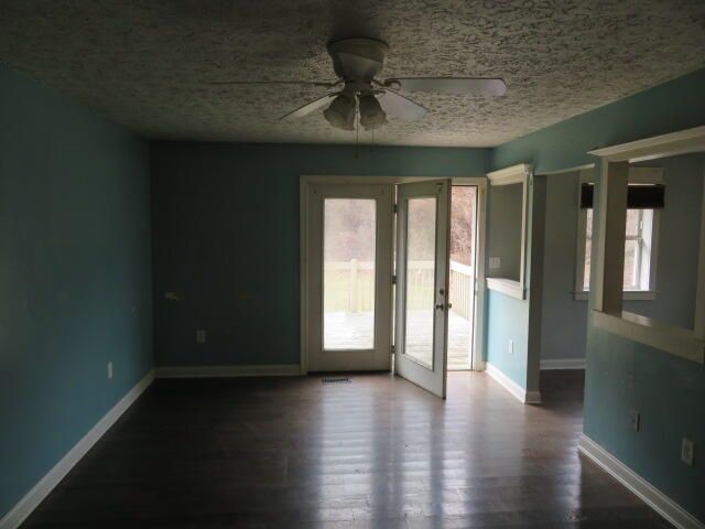 566 Lantern Way, Frenchburg, KY 40322