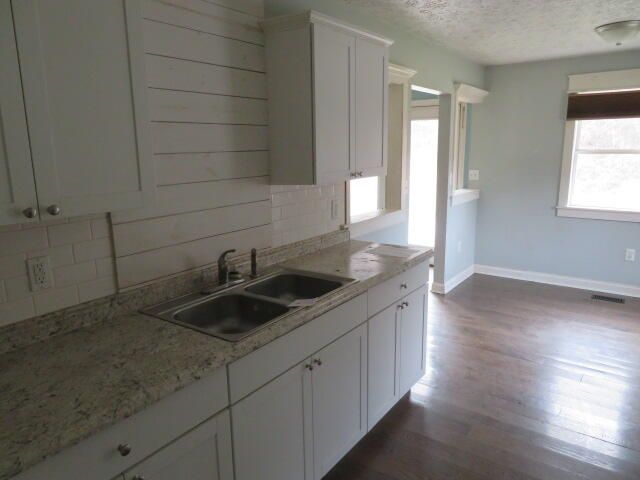 566 Lantern Way, Frenchburg, KY 40322