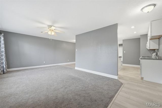 724 Caspian Lane, St Louis, MO 63125