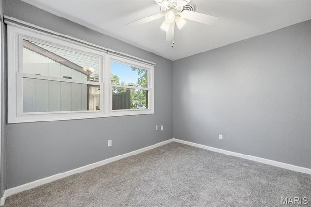 724 Caspian Lane, St Louis, MO 63125