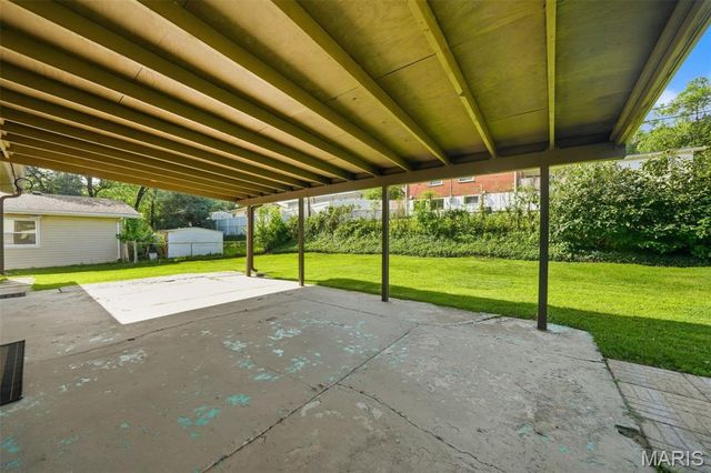 724 Caspian Lane, St Louis, MO 63125