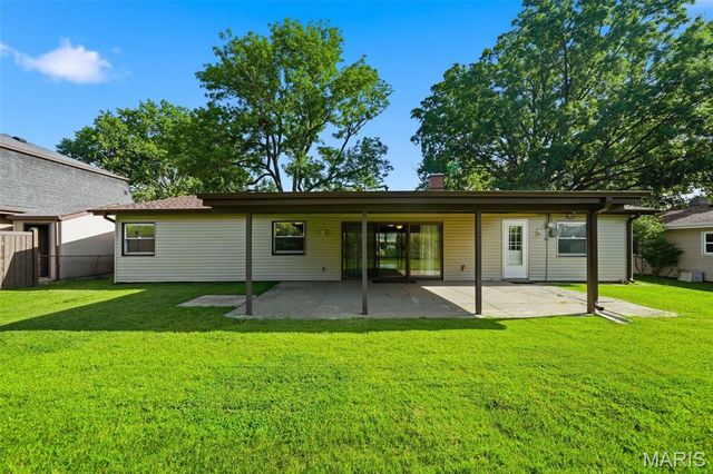 724 Caspian Lane, St Louis, MO 63125