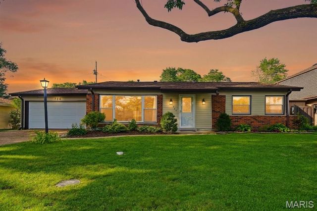 724 Caspian Lane, St Louis, MO 63125