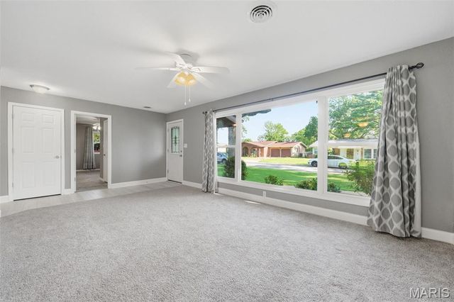 724 Caspian Lane, St Louis, MO 63125