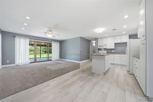 724 Caspian Lane, St Louis, MO 63125