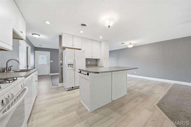 724 Caspian Lane, St Louis, MO 63125
