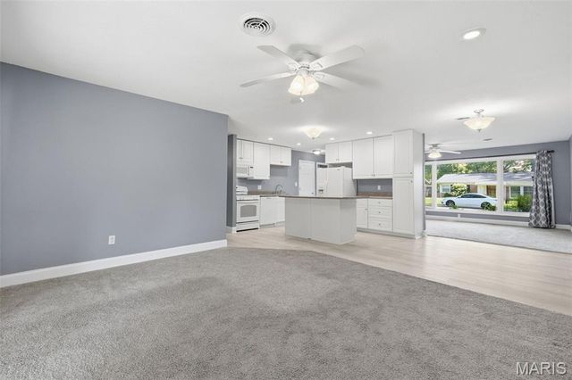 724 Caspian Lane, St Louis, MO 63125