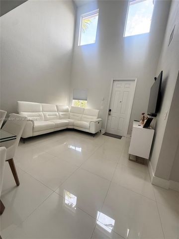 4106 NE 25th St, Homestead, FL 33033