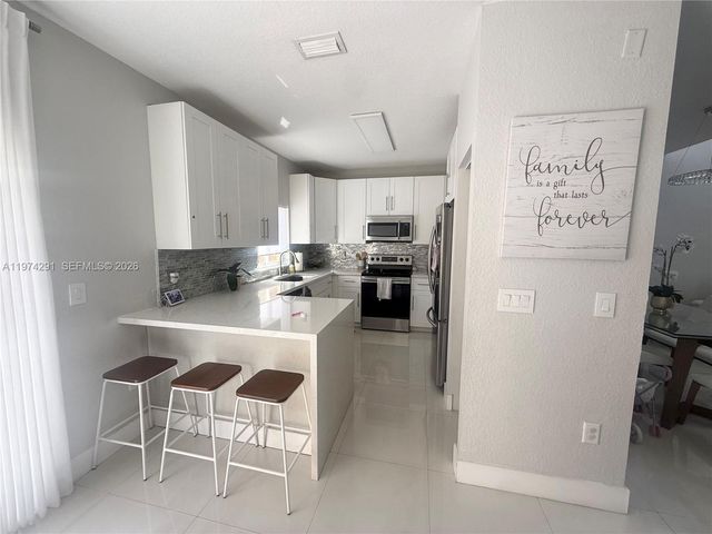 4106 NE 25th St, Homestead, FL 33033