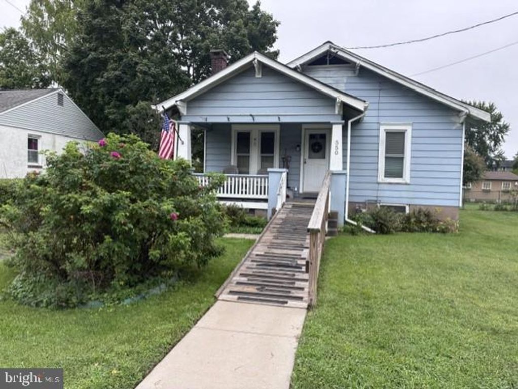 550 E WASHINGTON AVE AVE, NEWTOWN, PA 18940 — exterior