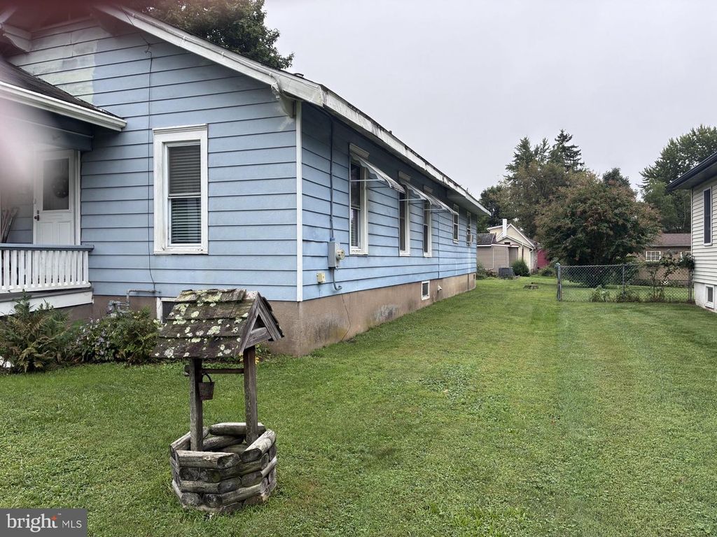 550 E WASHINGTON AVE AVE, NEWTOWN, PA 18940 — photo 2