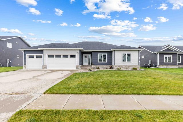 6669 55th Avenue S, Fargo, ND 58104