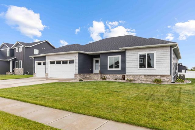 6669 55th Avenue S, Fargo, ND 58104