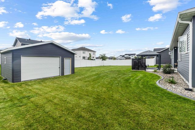6669 55th Avenue S, Fargo, ND 58104