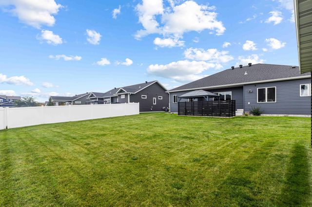 6669 55th Avenue S, Fargo, ND 58104