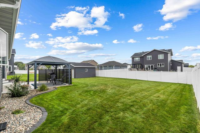 6669 55th Avenue S, Fargo, ND 58104