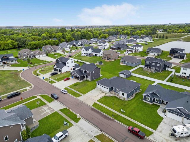6669 55th Avenue S, Fargo, ND 58104
