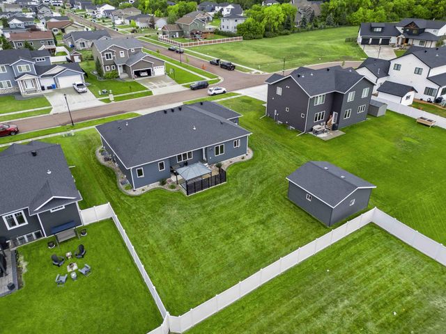 6669 55th Avenue S, Fargo, ND 58104