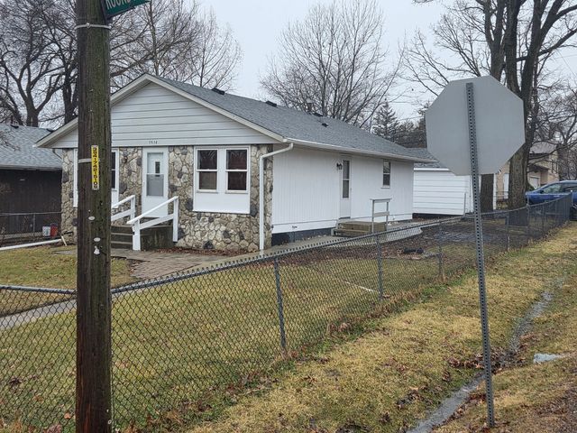 1514 Round Lake Drive, Round Lake Beach, IL 60073