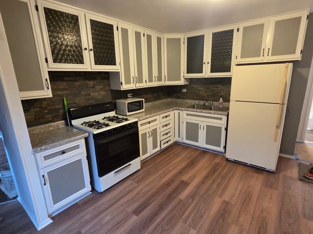 1514 Round Lake Drive, Round Lake Beach, IL 60073