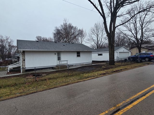 1514 Round Lake Drive, Round Lake Beach, IL 60073