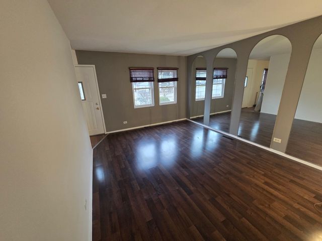 1514 Round Lake Drive, Round Lake Beach, IL 60073