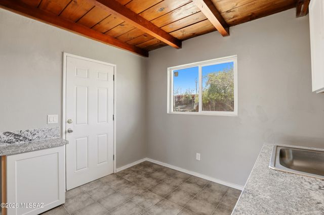 2758 N Montezuma Avenue, Tucson, AZ 85712