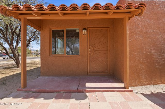 2758 N Montezuma Avenue, Tucson, AZ 85712