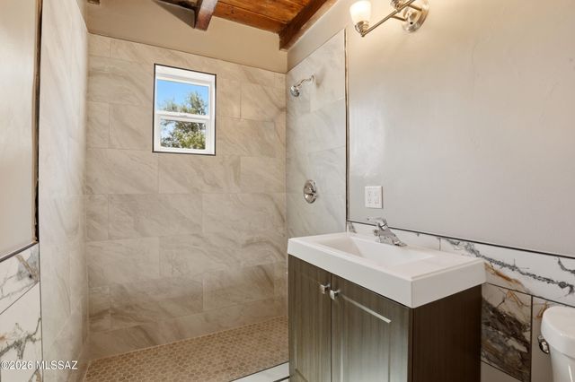 2758 N Montezuma Avenue, Tucson, AZ 85712