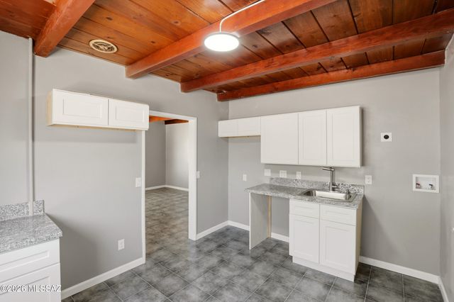 2758 N Montezuma Avenue, Tucson, AZ 85712