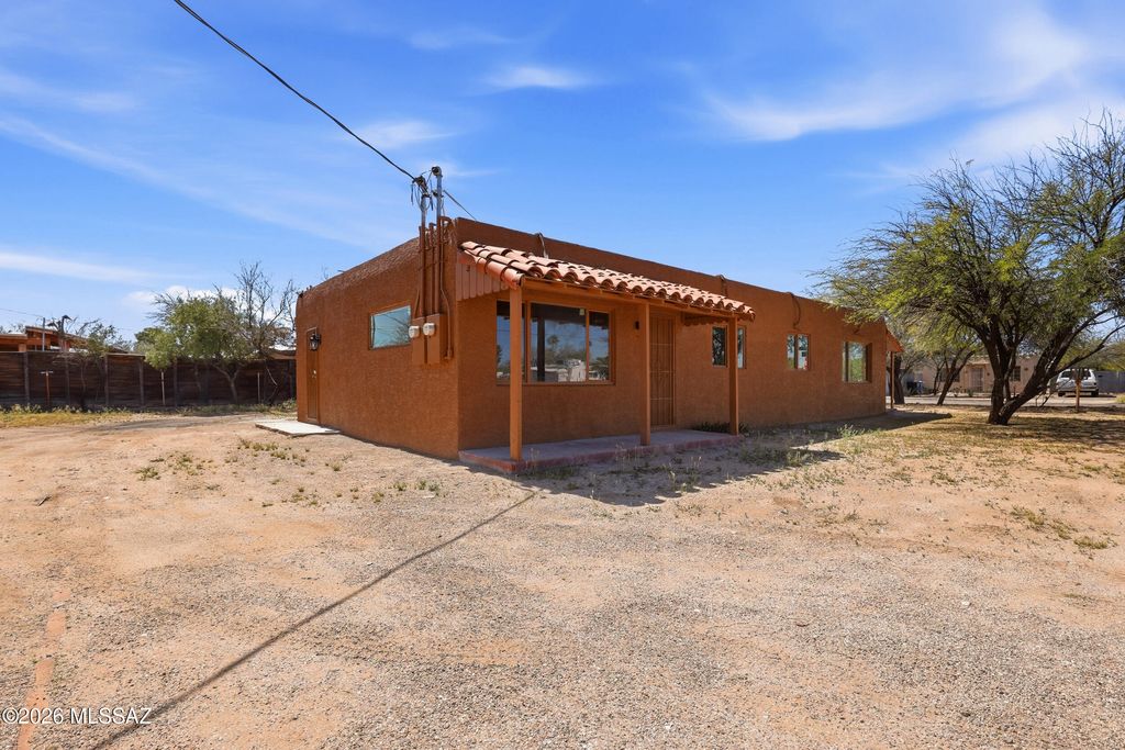 2758 N Montezuma Avenue, Tucson, AZ 85712