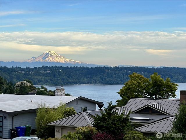 10829 42nd Avenue SW, Seattle, WA 98146