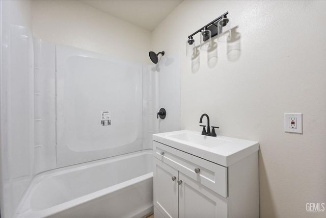 10112 Greenacres Drive, Bakersfield, CA 93312