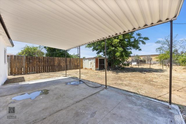 10112 Greenacres Drive, Bakersfield, CA 93312